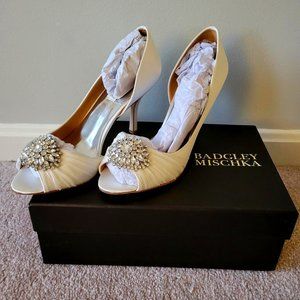 NWT Badgley Mischka Women's Pearson Pump Size 8.5W Bridal Shoe